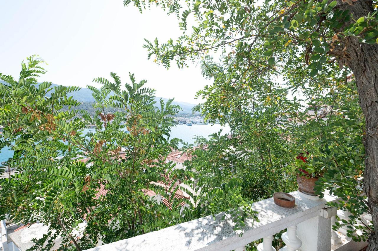 Traditional House Under The Clock Tower With Sweet View Poros Town Exterior photo