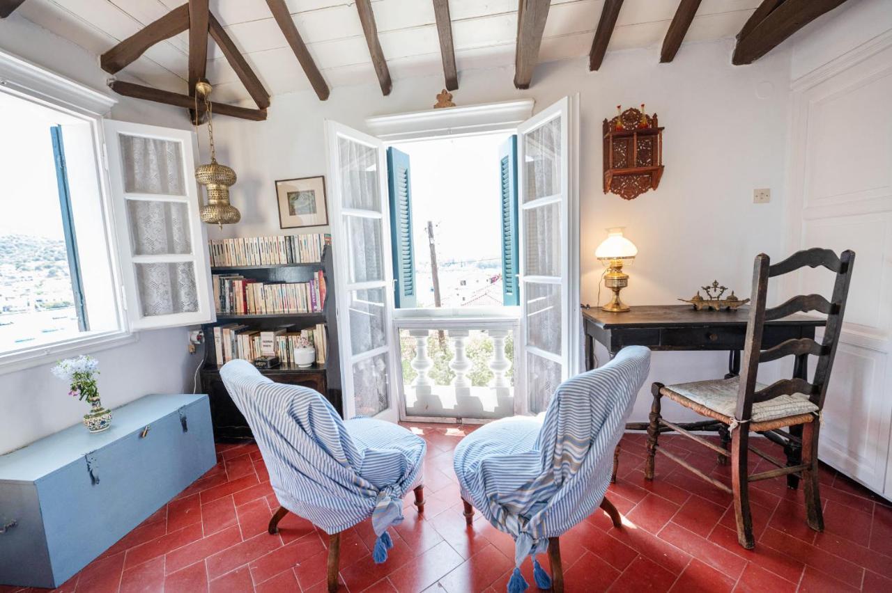 Traditional House Under The Clock Tower With Sweet View Poros Town Exterior photo