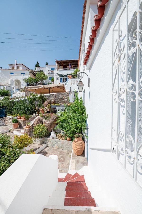 Traditional House Under The Clock Tower With Sweet View Poros Town Exterior photo