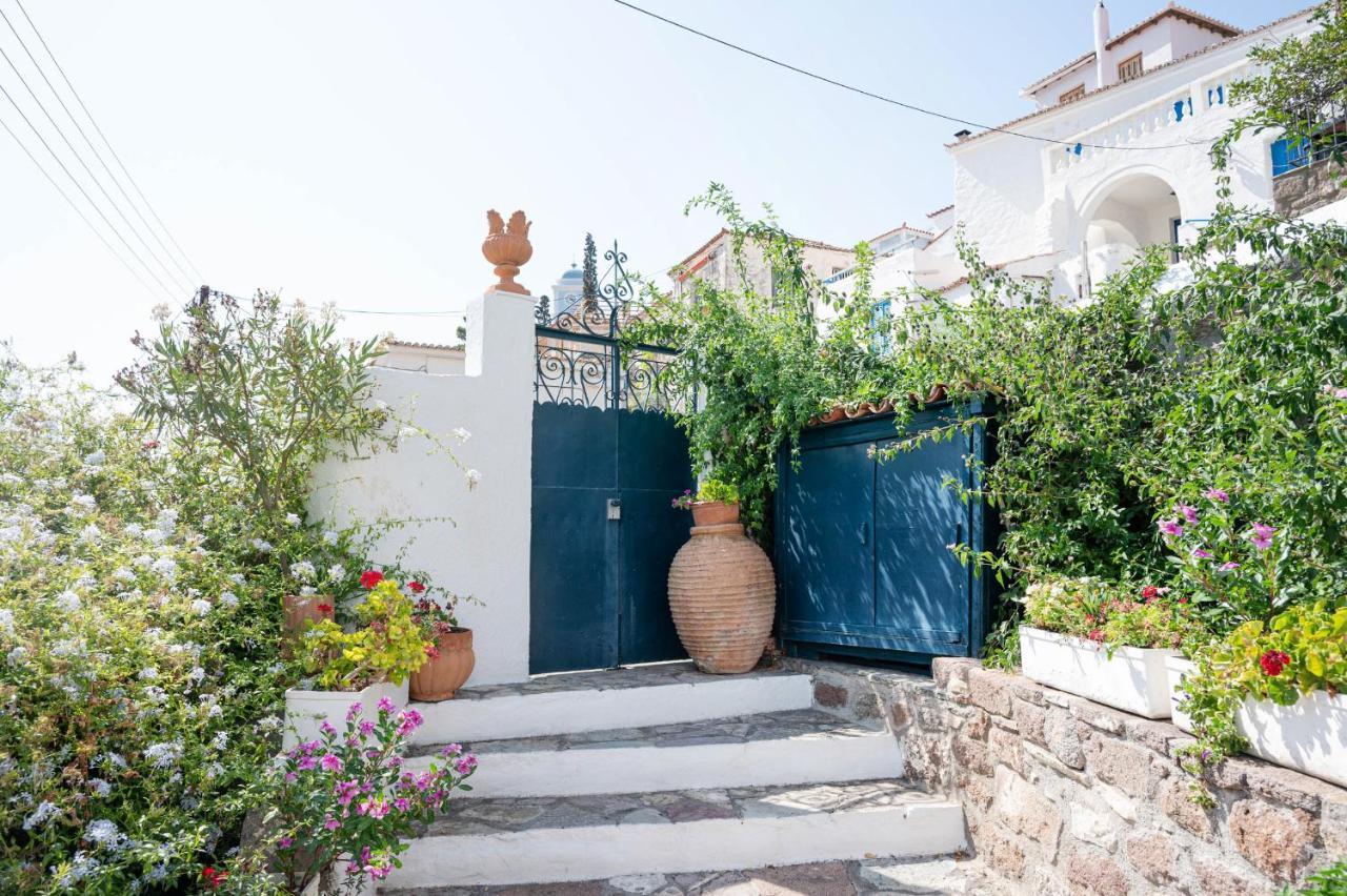Traditional House Under The Clock Tower With Sweet View Poros Town Exterior photo